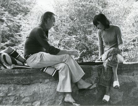 كيم ليم وويليام تورنبول يلعبان الشطرنج، حوالي عام 1970