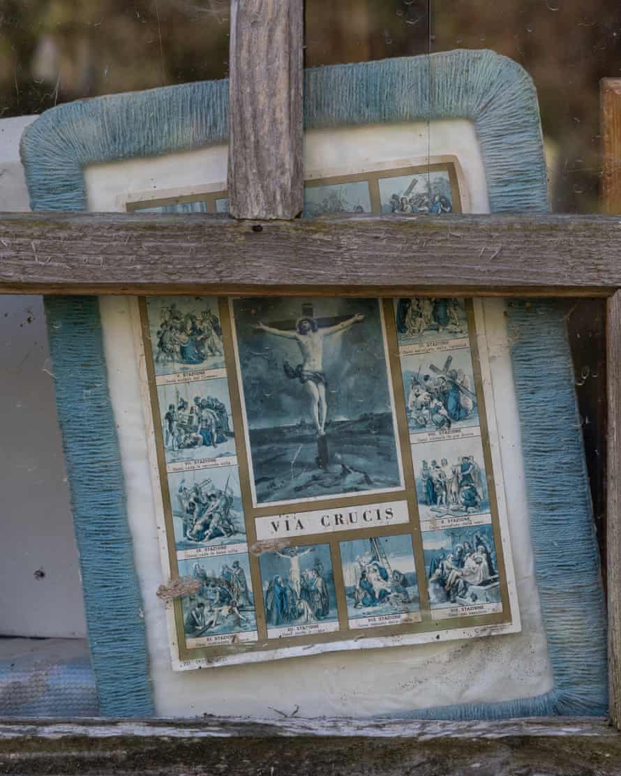 Detaliu al unui altar de sat