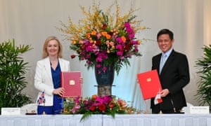 Britain’s International Trade Secretary Liz Truss (L) and her Singaporean counterpart Chan Chun Sing signing a free-trade deal in Singapore.