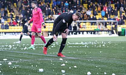 Livingston manager attacks Rangers fans for halting play with snow barrage