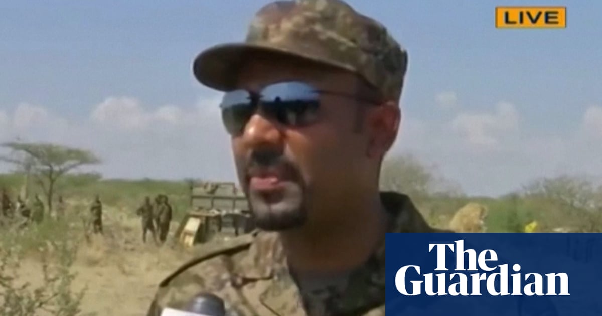 La televisión afiliada al estado pretende mostrar al primer ministro etíope en el frente de batalla contra los rebeldes de Tigray - video