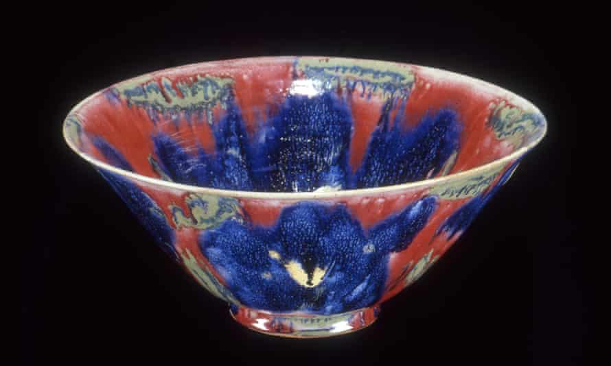 Janice Tchalenko developed glazes of great richness and depth of colour as on this reduced stonewarebowl, 1985.