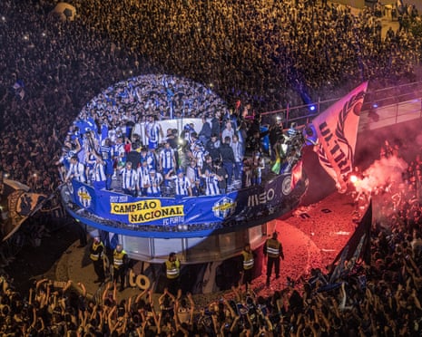 Porto players and coaching staff celebrate winning the 2017-18 Primeira Liga