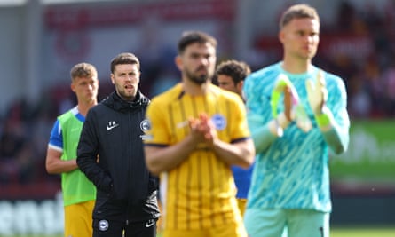 Fabian Hürzeler (second from left) with his Brighton players