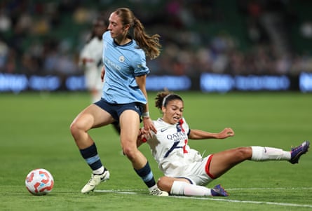 Naomi Layzell in action for Manchester City in pre-season