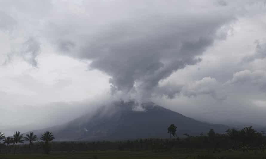 Mount Semeru continues releasing volcanic materials on Monday