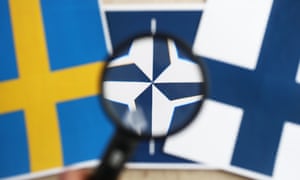 Banderas de Suecia, Finlandia y la OTAN.
