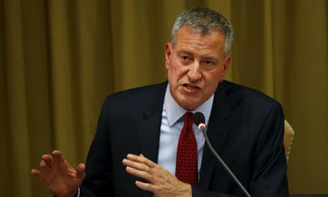 New York City Mayor Bill de Blasio speaks during the “Modern Slavery and Climate Change” meeting at the Vatican July 21, 2015. Mayors and governors from major world cities on Tuesday will urge global leaders to take bold action at this year’s U.N. climate change summit, saying it may be the last chance to tackle human-induced global warming. Pope Francis has invited some 65 local and regional leaders to attend a two-day conference on how cities can address what the Vatican calls the “interconnected emergencies” of climate change and human trafficking. REUTERS/Tony Gentile
