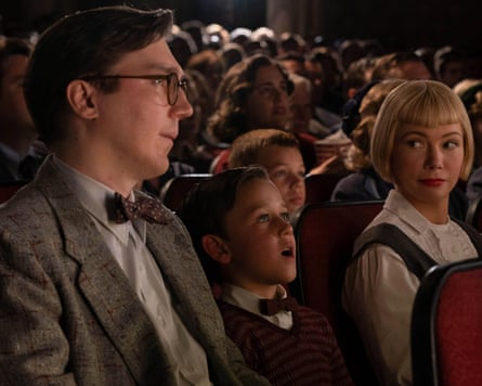 Paul Dano, Mateo Zoryon Francis-DeFord and Michelle Williams in The Fabelmans.