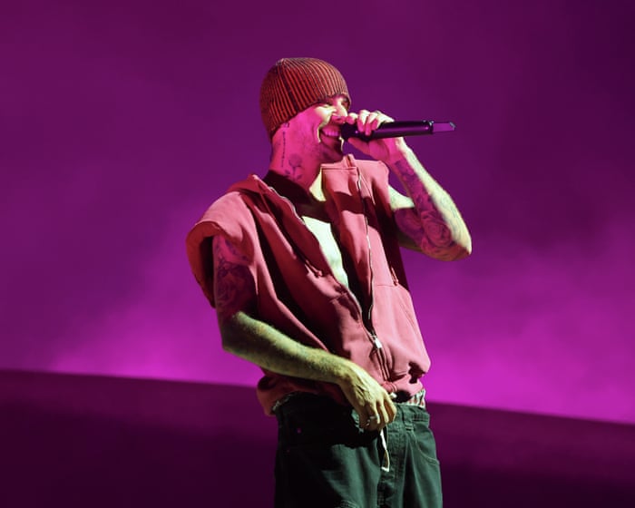 Justin Bieber performs surprise acoustic gig in beleaguered Los Angeles park