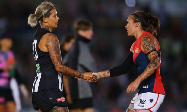 Moana Hope of the Magpies and Mia-Rae Clifford of the Demons shake hands