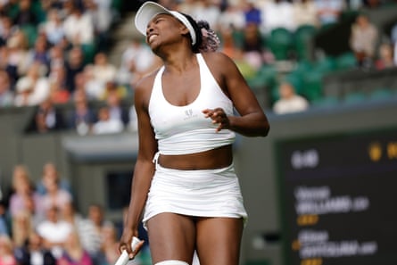 Venus Williams kesakitan saat pertandingan melawan Elina Svitolina.