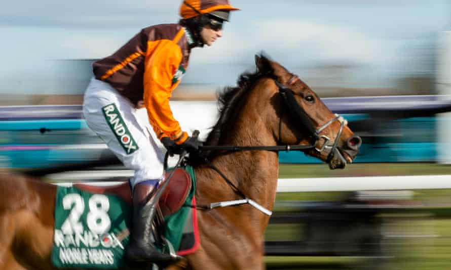 Sam Waley-Cohen chevauche Noble Yeats en route pour remporter le Randox Grand National Festival 2022 à Aintree.