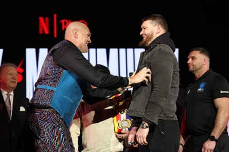 Tyson Fury and Arslanbek Makhmudov share a joke