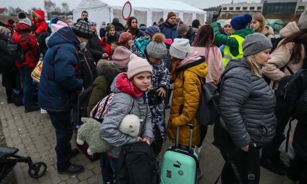 People cross the Ukrainian-Polish border