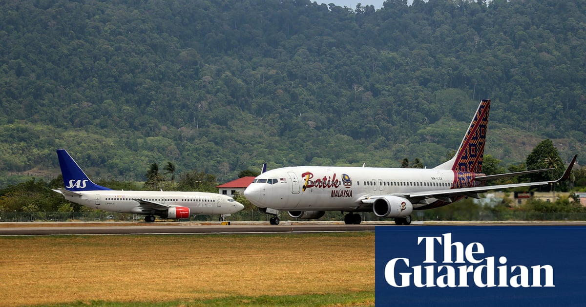 인도네시아, 153명 탑승 비행 중 조종사가 잠든 후 조사 시작 |  인도네시아