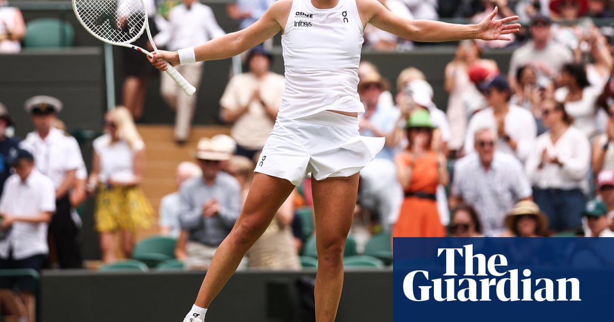 Iga Swiatek holds off Samsonova to reach Wimbledon semi-finals for first time