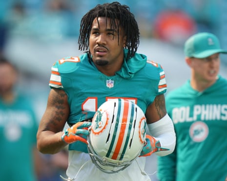 Jaylen Waddle in azione per i Dolphins