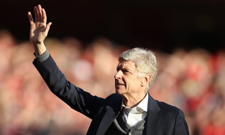 Wenger waves goodbye to his fans at his final match in 2018.