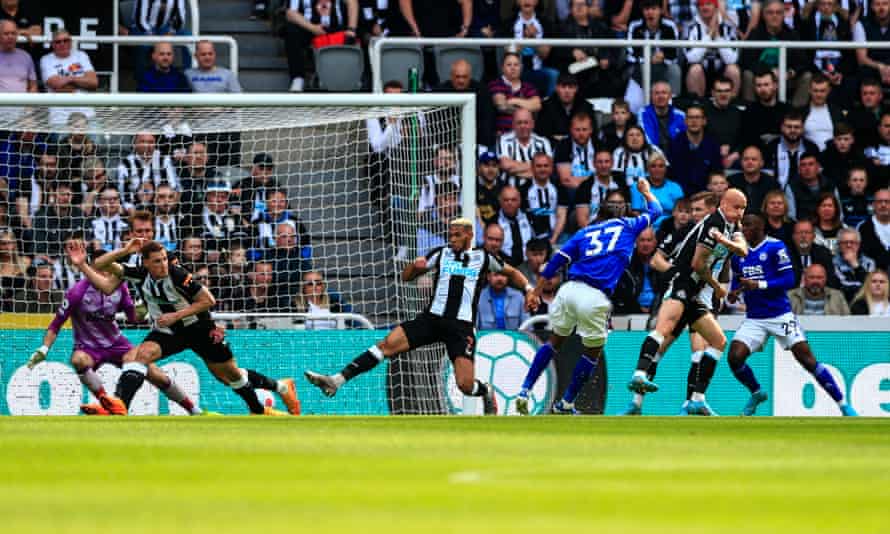 Ademola Lookman gives Leicester the lead.