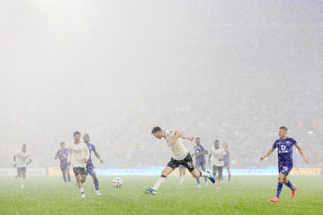 Foggy conditions during the match between Leicester and Everton at The King Power Stadium