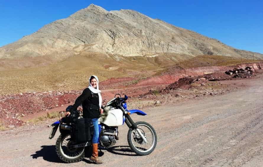 lois pryce on a motorbike in the desert.