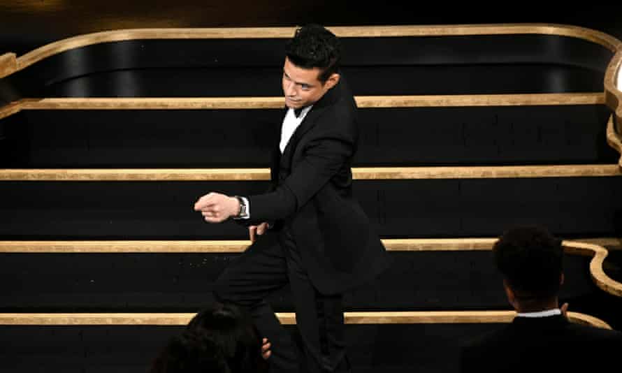Rami Malek accepts the actor in a leading role award for Bohemian Rhapsody.
