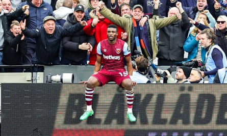 Mohammed Kudus celebrates scoring against Manchester United on 23 December 2023.
