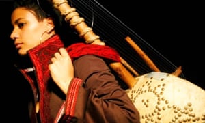 Elegant and intricate kora player … Sona Jobarteh