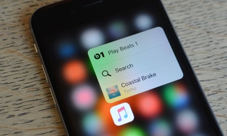 Iphone 6s Review A Very Good Phone Ruined By Rubbish Battery Life Apple The Guardian Iphone 6s Review A Very Good Phone Ruined By Rubbish Battery Life Apple The Guardian