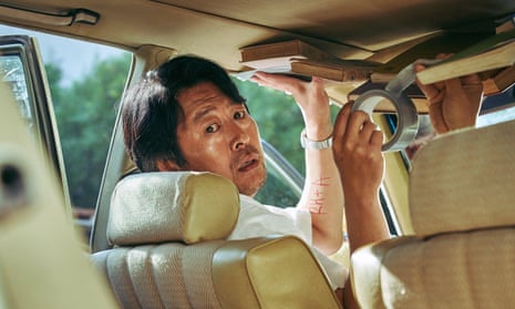 Review Escape from Mogadishu: Ketegangan Nyata yang Emosional 3 Escape from Mogadishu review – propulsive political thriller | Thrillers | The Guardian