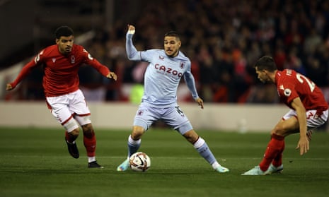 Aston Villa's Emiliano Buendia in action with Nottingham Forest's Morgan Gibbs-White (left) and Remo Freuler.