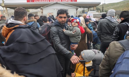 Syrians wait to cross into Syria from Turkey at the Cilvegozu border gate, near the town of Antakya, southeastern Turkey, February 2023.