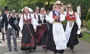 The Norwegian embassy entourage have arrived.