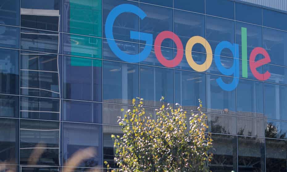 Google called on a judge to bar ex-employees from advancing a class-action suit over pay disparities.