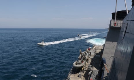 The Iranian boats moved at high speeds towards the ships.