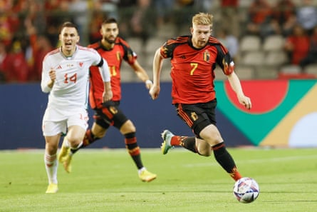 Belgium’s Kevin De Bruyne makes a run from midfield against Poland
