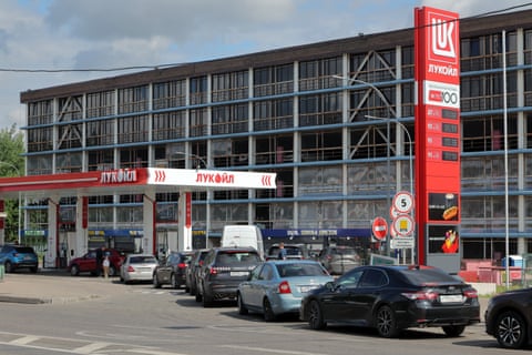 Drivers queuing for petrol in Moscow