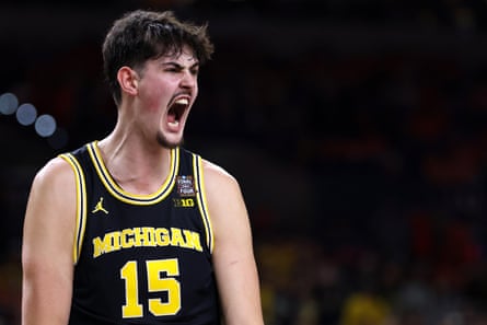 Aday Mara of Michigan celebrates during Saturday’s win over the Arizona Wildcats.