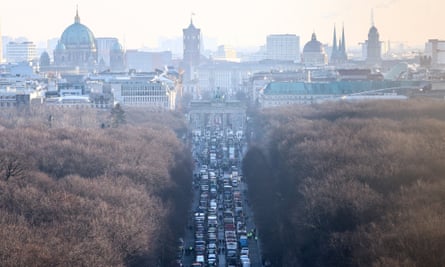 Farmers’ vehicles blocking Strasse des 17 Juni in Berlin.