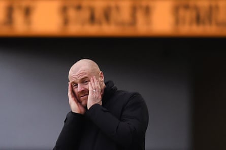 Burnley manager Sean Dyche suffers as Chelsea win 4-0 at Turf Moor.