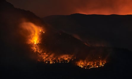 Flames from scattered bushfires in Katoomba
