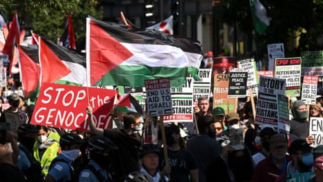 Demonstrators gather on sidelines of DNC calling for shift in US policy in Israel  – video