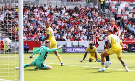 Bryan Mbeumo curls in Brentford’s opening goal