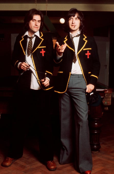 The Kinks’ Ray Davies (left) and Dave Davies in 1976.