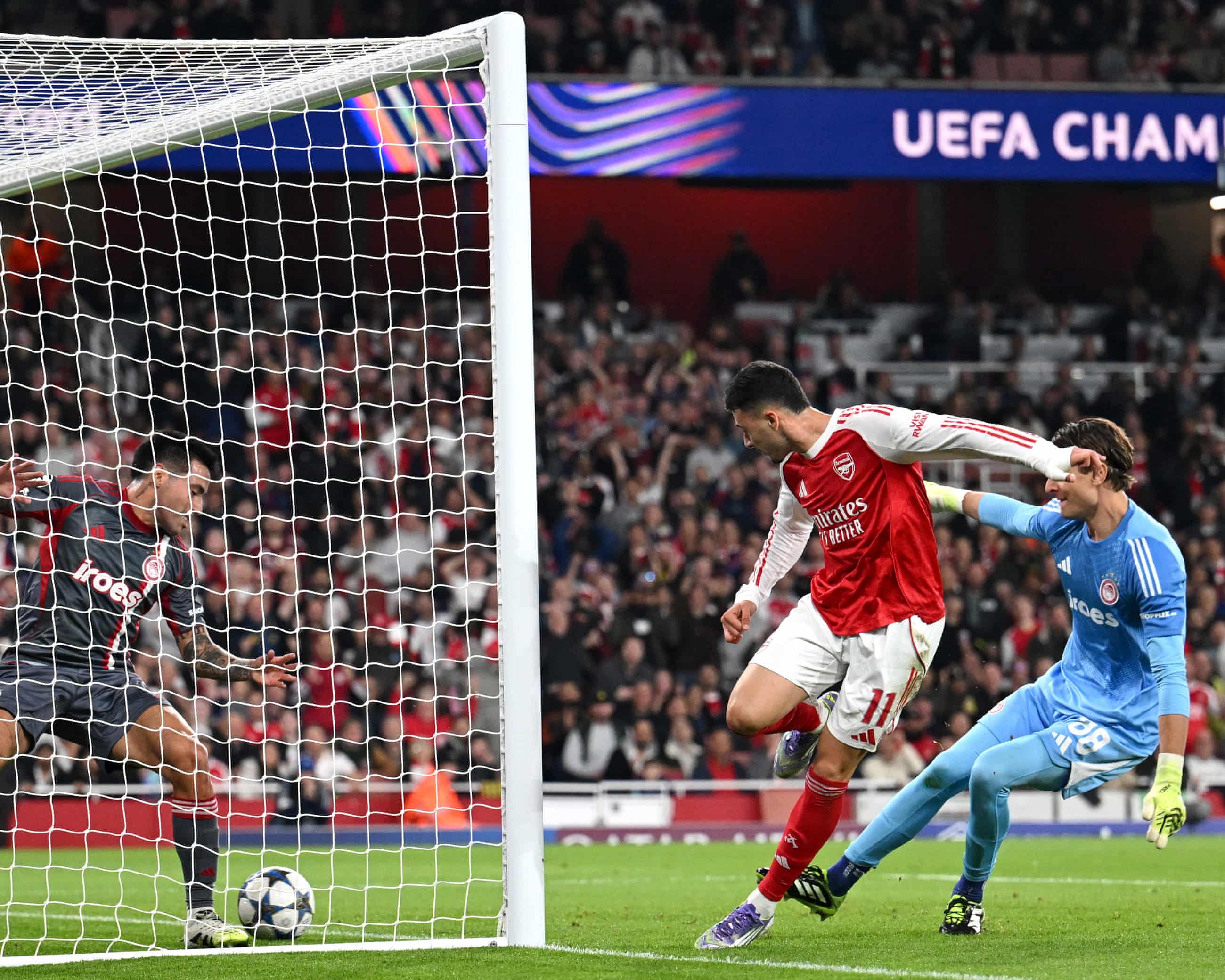 Martinelli and Saka on the money as Arsenal sweep Olympiakos aside