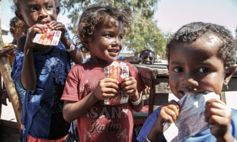 Children eat Plumpy’Nut peanut paste, after receiving the food from an MSF team in Marovato Befeno, Madagascar.