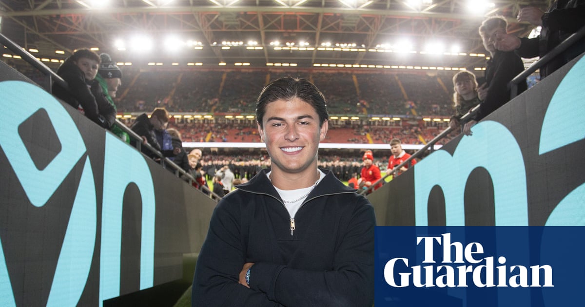 Louis Rees-Zammit signs for Bristol to complete return to rugby from NFL