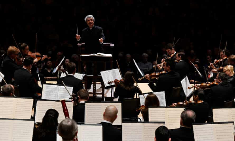 Semyon Bychkov conducting the Czech Philharmonic at the Barbican.