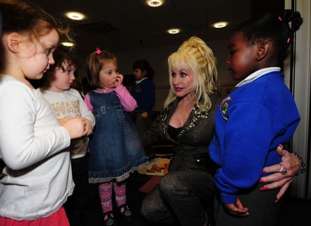 Dolly Parton meets young children